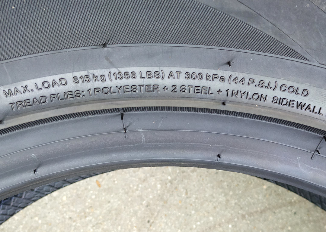 205/55R16 91V PCR Tires , Radial Tires For Classic Cars Symmetric Tread Pattern