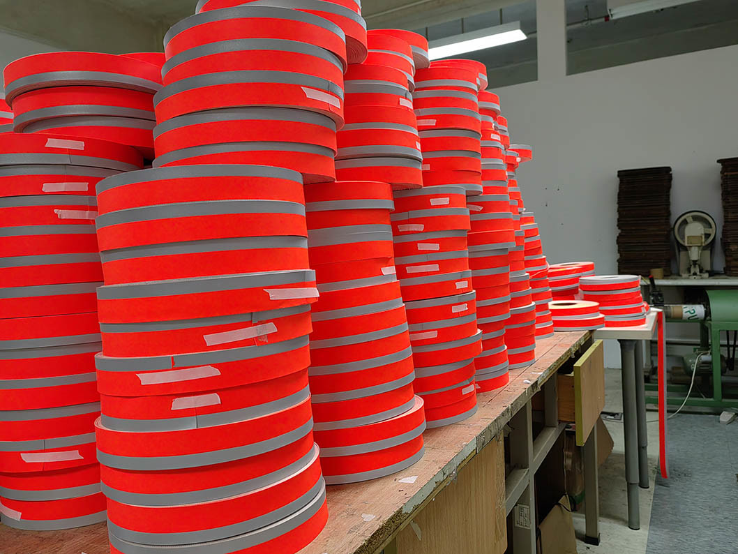 Red Silver Color Hi Vis Flame Retardant Reflective Strip 2.5cm 5cm 7.5cm Reflective Tape