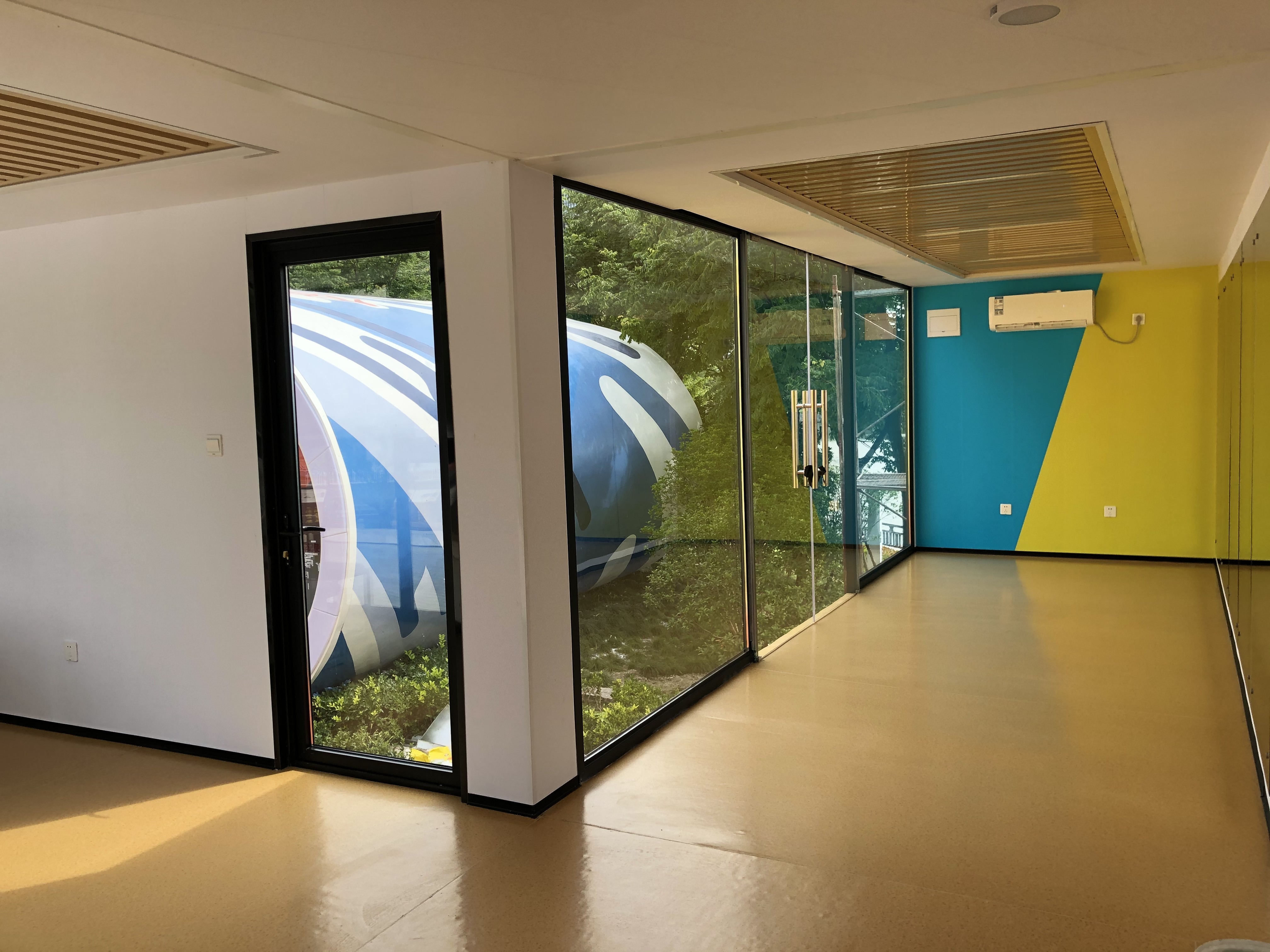 Tempered Glass Window 20ft Prefabricated Container Fast Construction