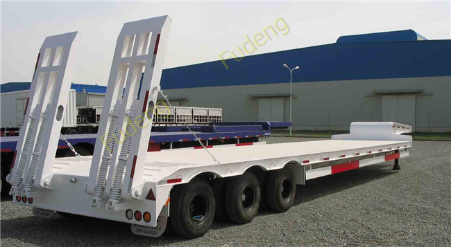 Three / Four Axles 60 Ton Lowboy Trailer With Mechanical / Hydraulic Ramp