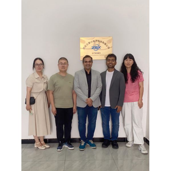 24-Pin Threaded Locking Vibration Resistant Female Socket Circular Connector 2PM27K24QB2