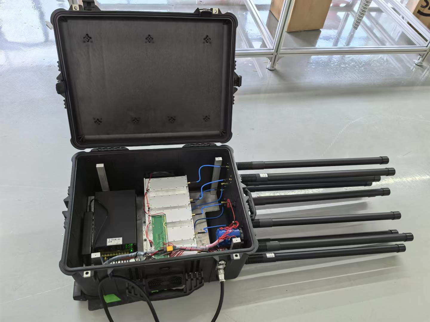 1km multi band Vehicle cell phone bomb drone VHF UHF GPS remote control jammer 20-6000MHz VIP protection