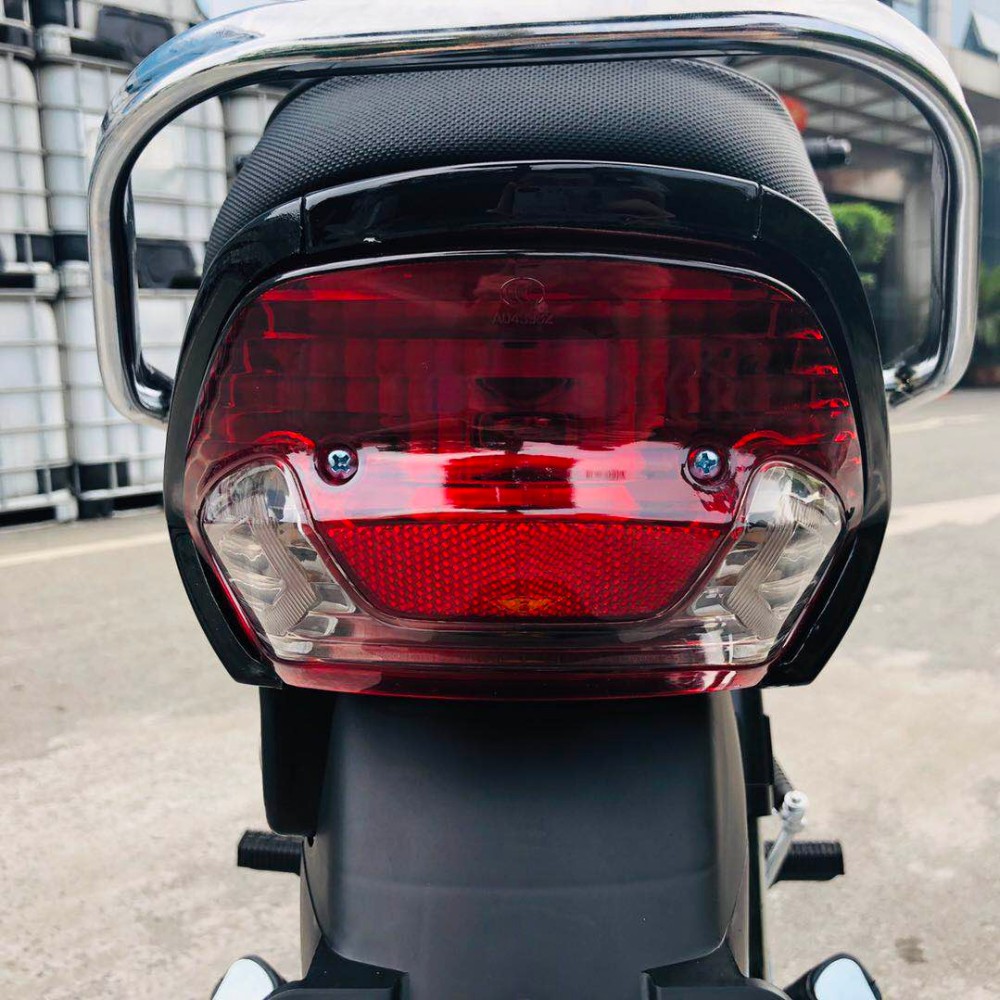 Four Stroke 125cc Moped Motorcycle Air Cooled Customized Color