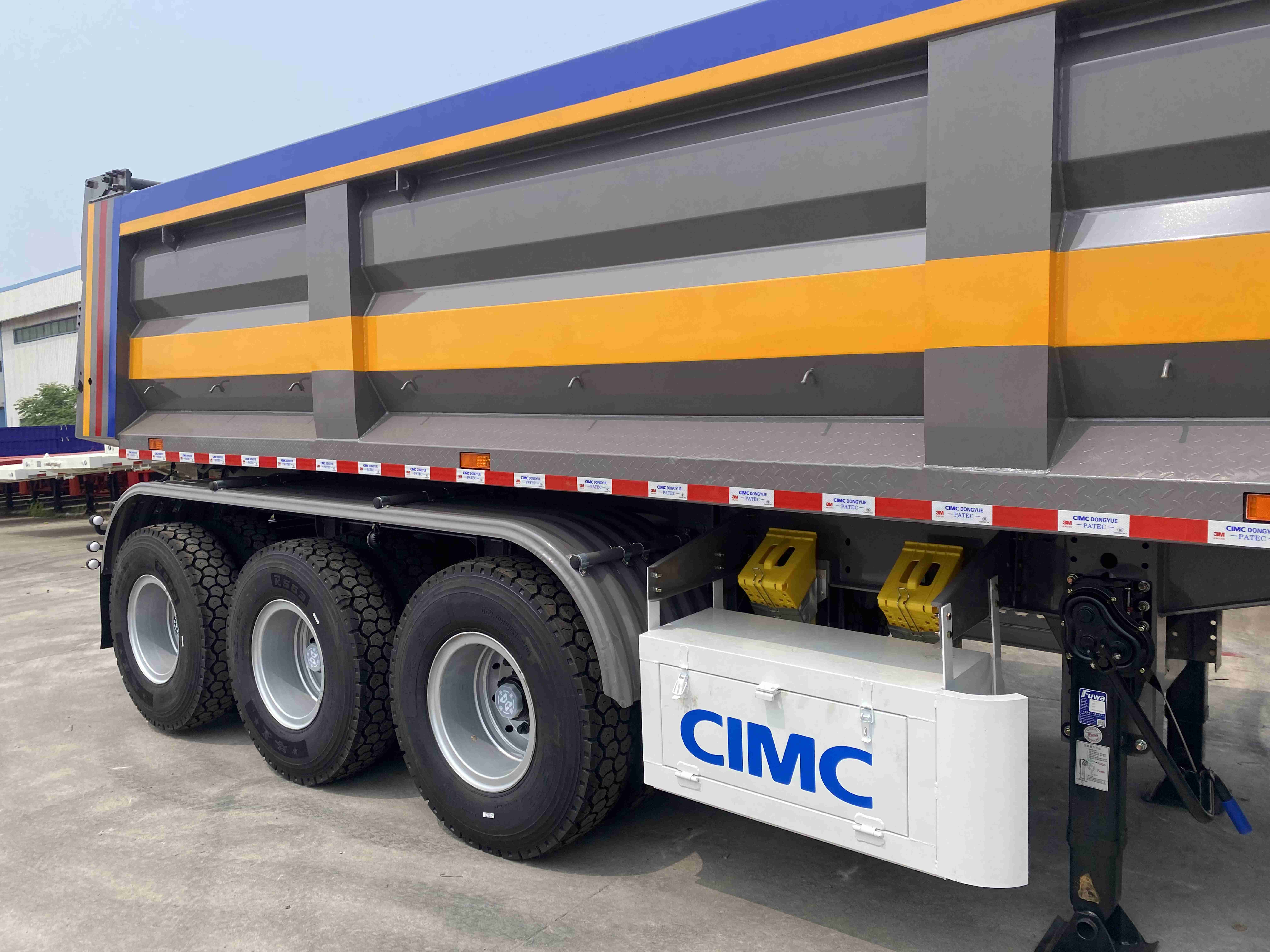 Air Suspension 3-axis 4-axis Hydraulic Lifting Rock Heavy-duty Truck Sand Semi-trailer 60 Ton Rear Flip Semi-trailer