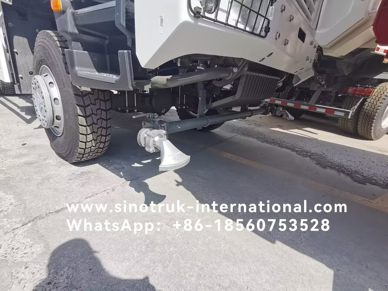 HOWO SINOTRUK Water Tank Truck 300HP With High Pressure Flush Function