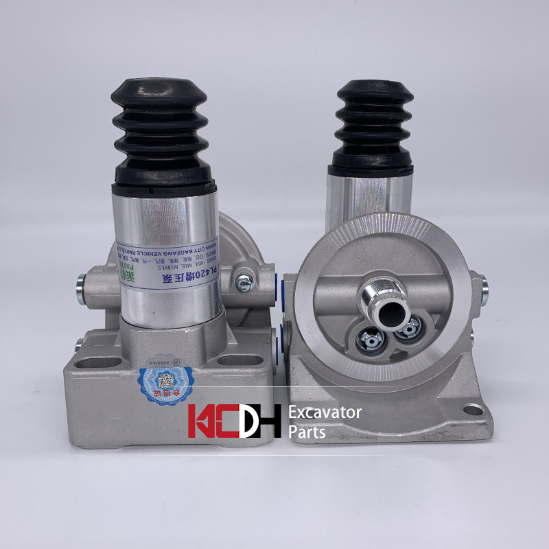 Excavator parts R010017 PL420 fuel water separator filter high-pressure pump aluminum base, suitable for air filter