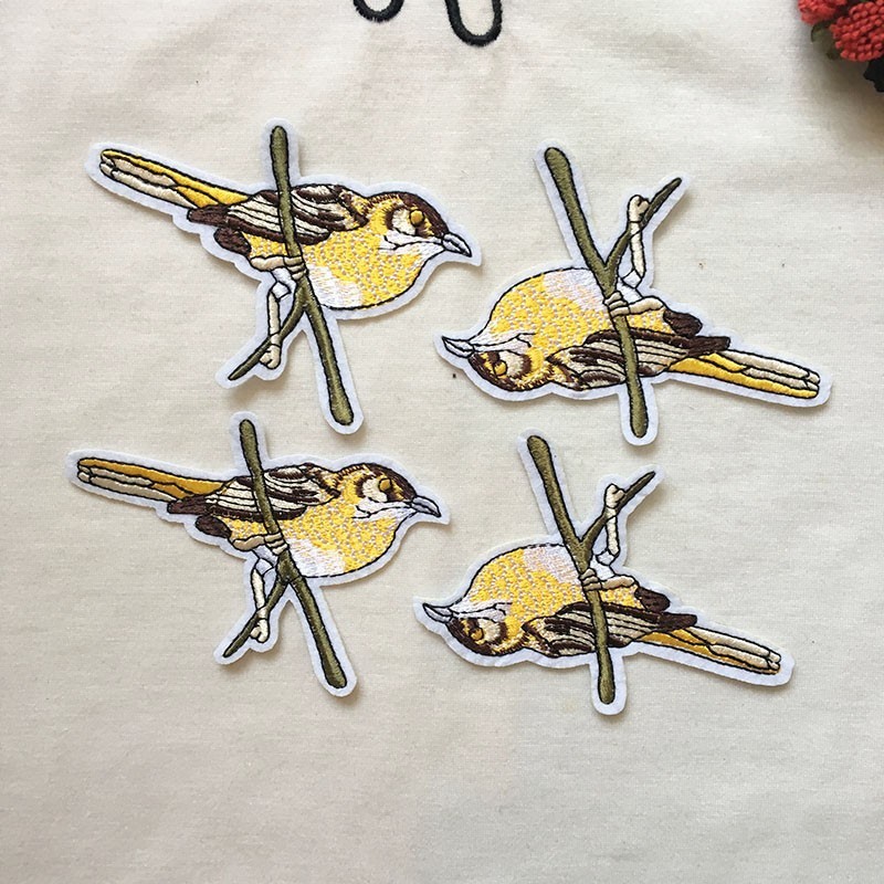 Hot Fix Motif Sliver Gold Embroidery Applique as Cross Picture
