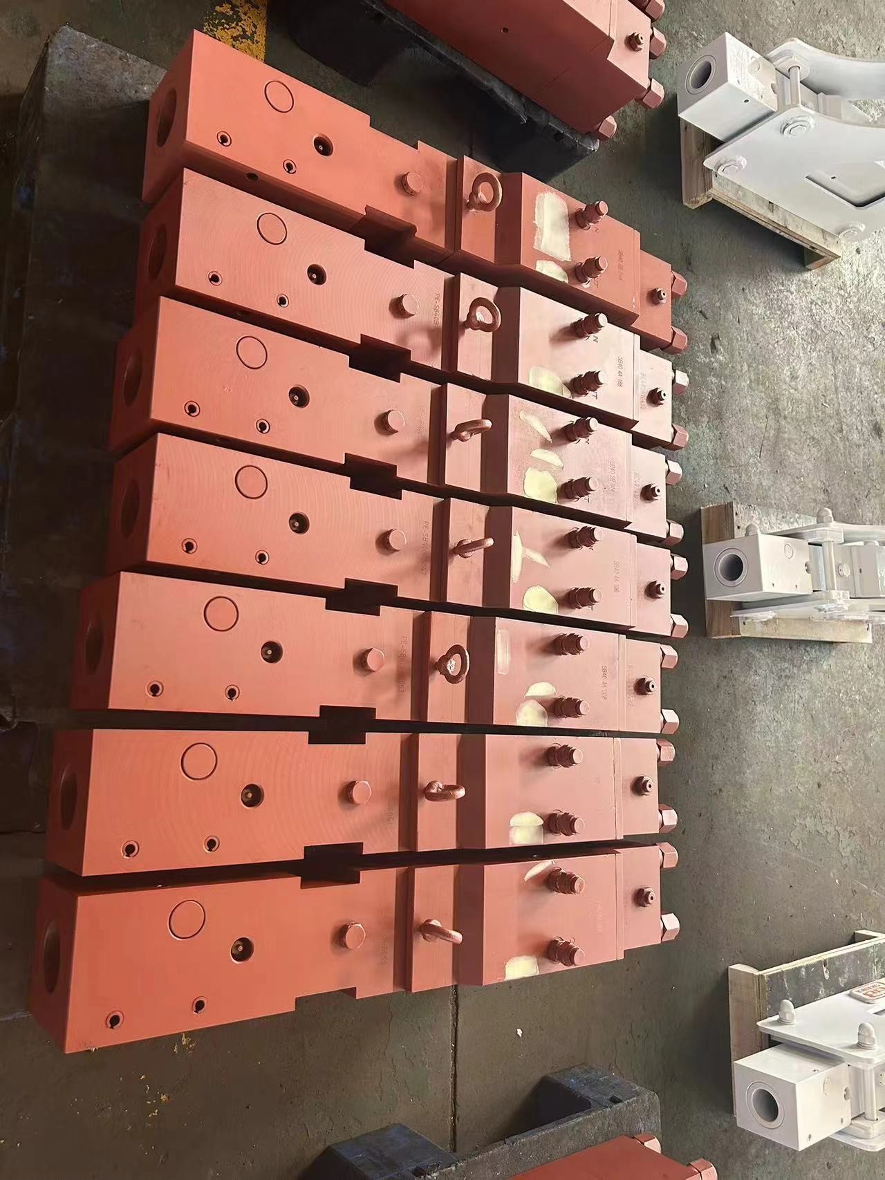 1.2-3 Ton Mini Excavator Rock Hammer Box Type Breaker Customized 12 Months Warranty