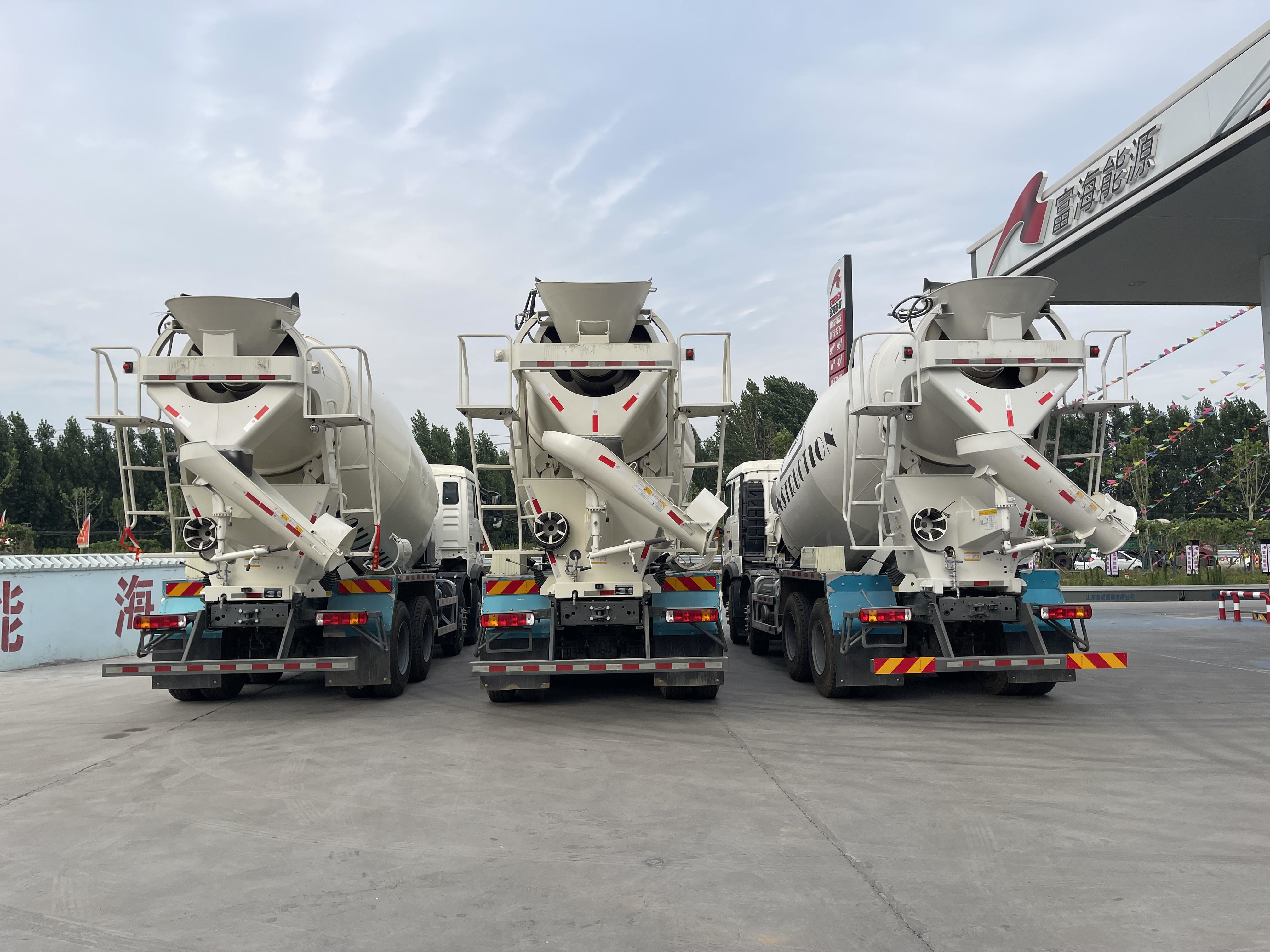 Sinotruck Howo Used Concrete Mixer Truck 8×4 Drive Mode 12m³ Tanker