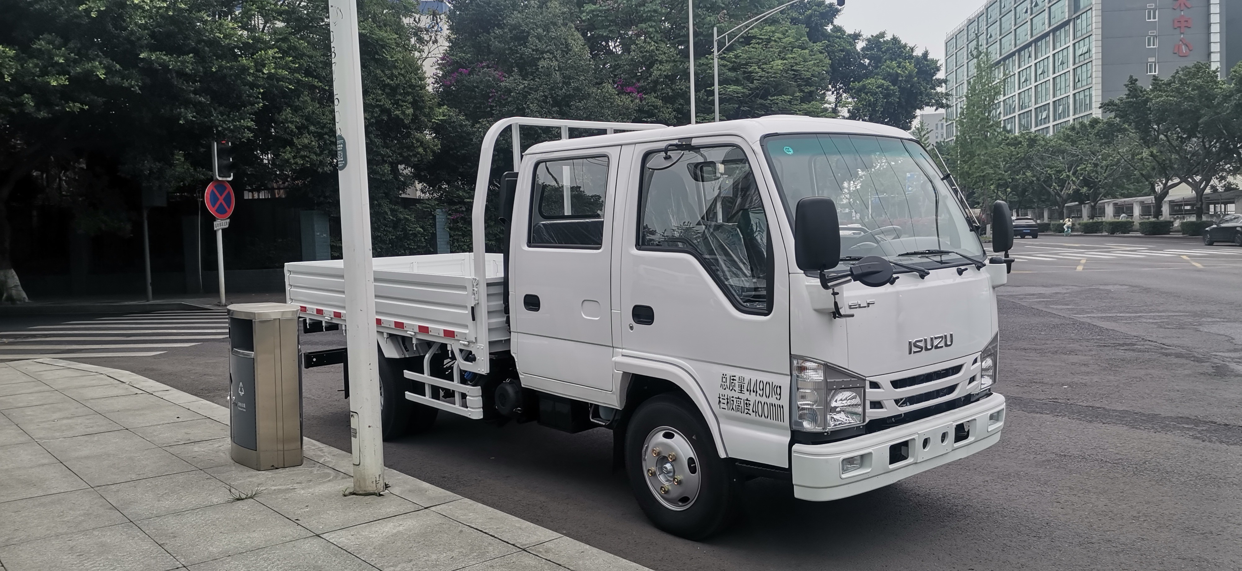 Isuzu double-row 5-seater cargo truck 2WD rear drive 4×2 diesel manual transmission