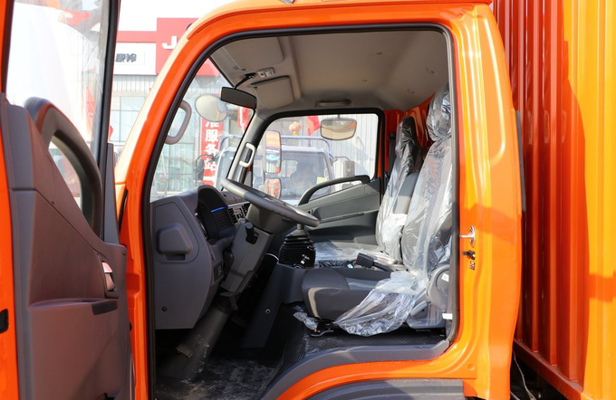 Light Truck Used Loading 8 Tons JAC V6 Manual Single Axle 300L Capacity Oil Tanker