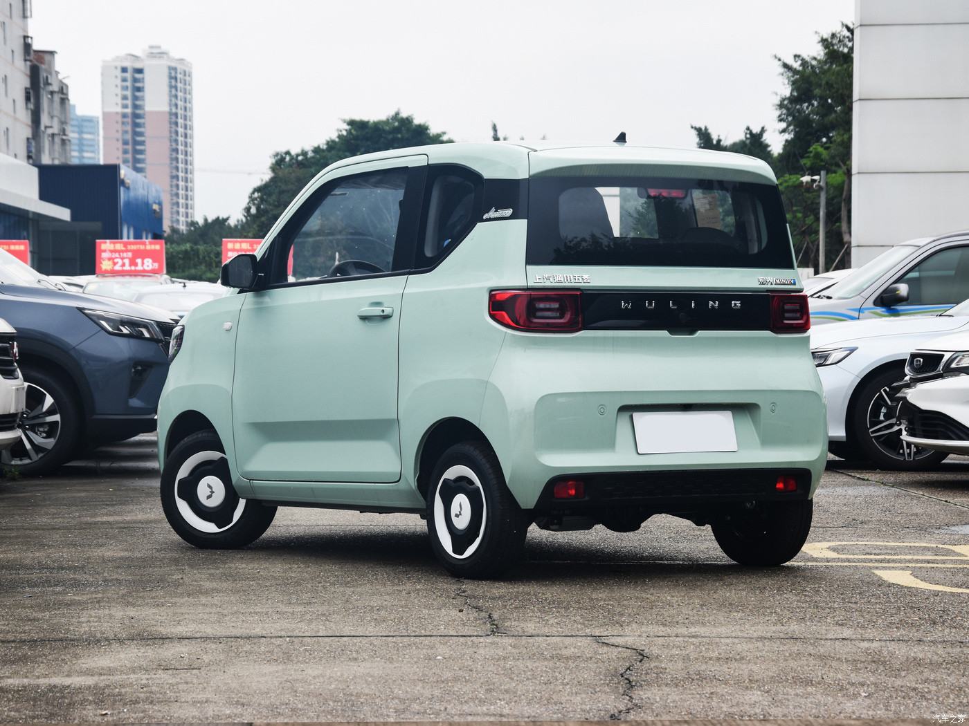 Wuling Hongguang Hybrid EV Cars OEM 3 Door Mini Pure Electric Vehicle