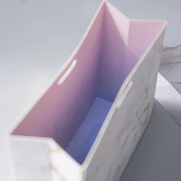 Hot Stamping Surface Handling Small Packaging Paper Bag for Wedding Candy Chocolate