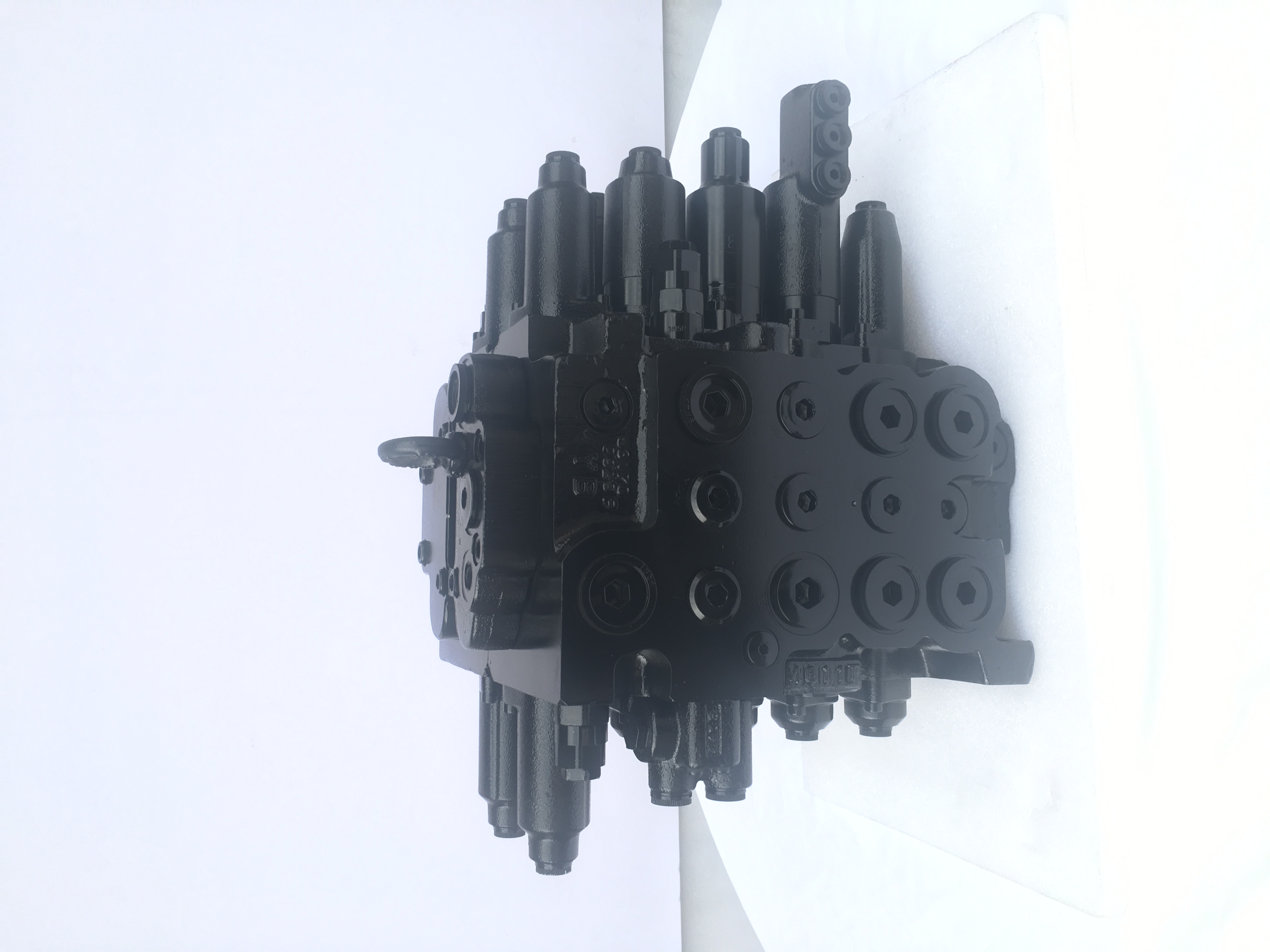 Excavator Distribution Control Valve For SK250LC-6E SK230LC-6E SK260 ISO9001