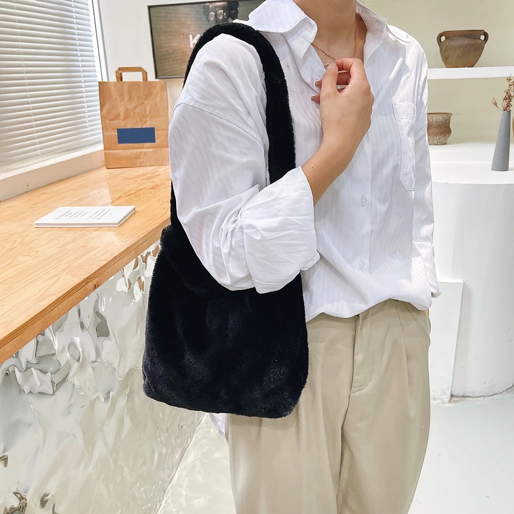 2022 Wholesale Leopard Print Bags For Women Soft Plush Shoulder Bags Female Large Capacity Travel Bag Winter Warm Fluffy Totes