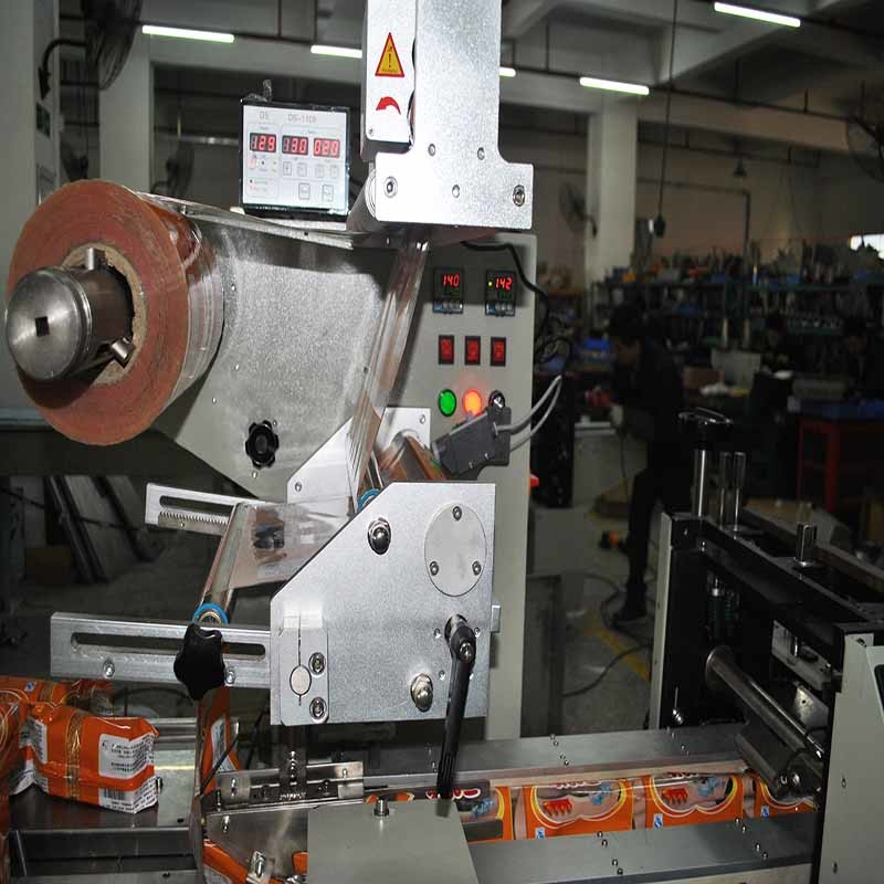 Multi Pieces Square Biscuits Trayless Automatic Pillow Packaging Machine With Feeders