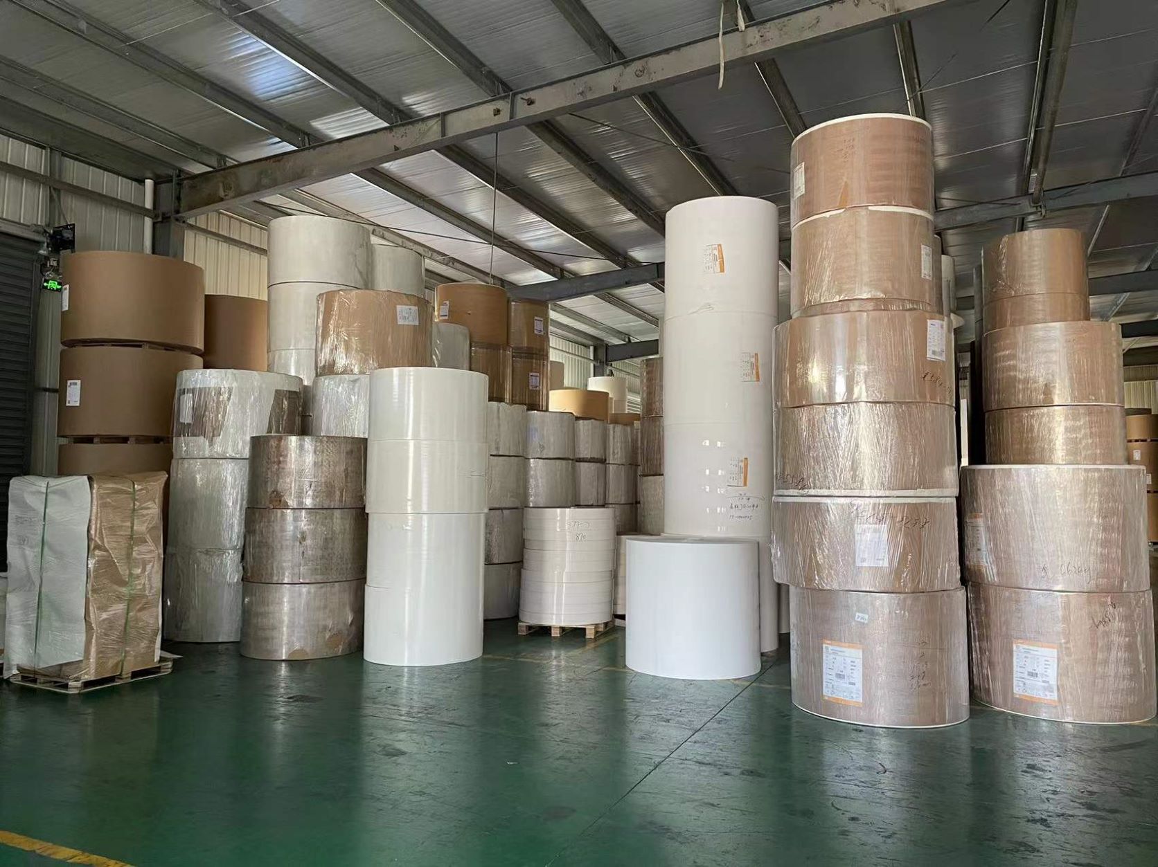 Factory Greaseproof Waterproof Single Double Wall PE Coated Kraft Paper Roll Food Grade Raw Material For Paper Cup