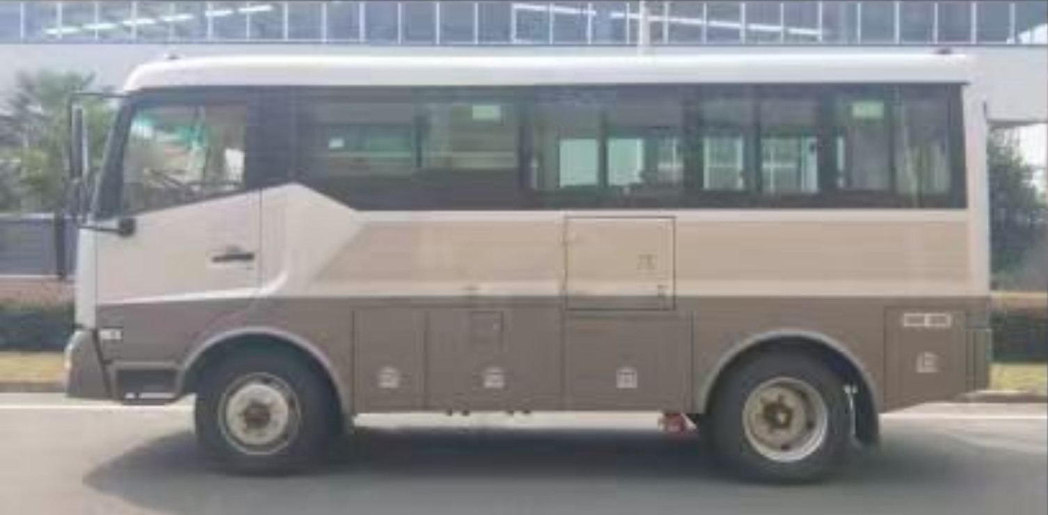 Dongfeng Four Wheel Drive Off Road Minibus Highway Bus 10-17 Seats 4×4 Diesel Manual Transmission