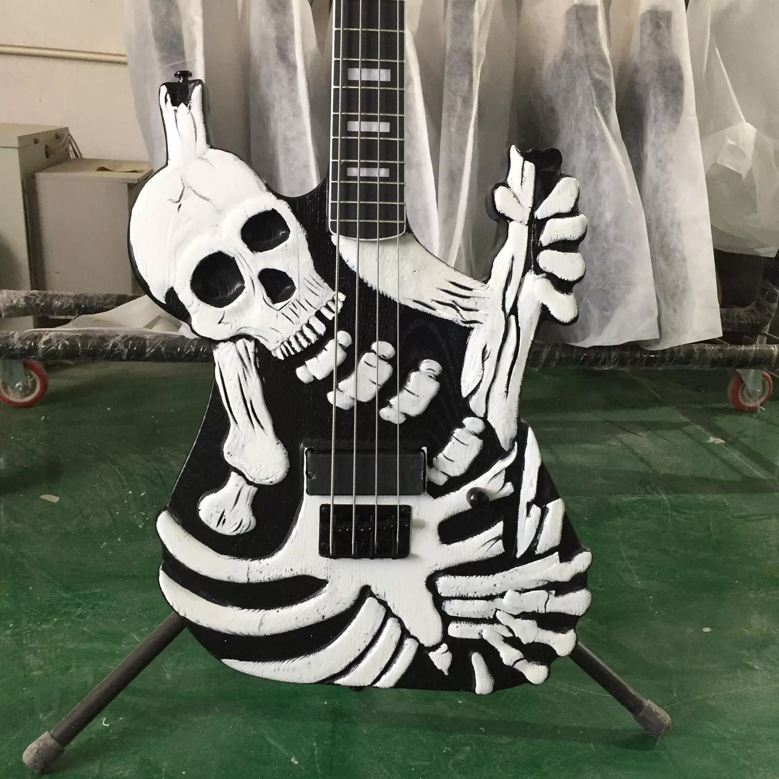 Factory George Lynch Skull Skeleton 4 Strings Electric Bass Guitar Basswood Body