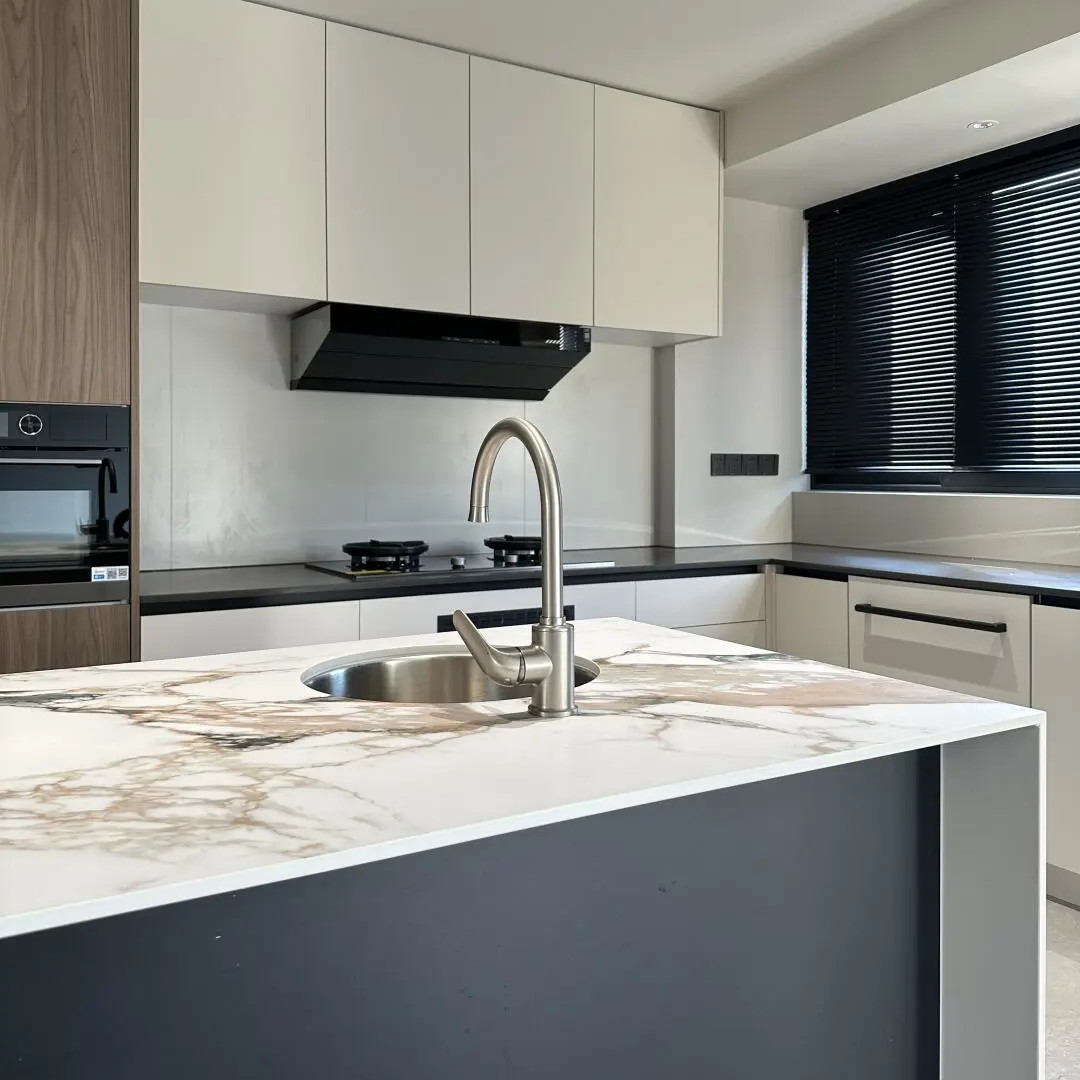 Customized Wooden Veneer And Matt Black Lacquer Modern Kitchen Cabinet Designs For Home Kitchen Cabinet