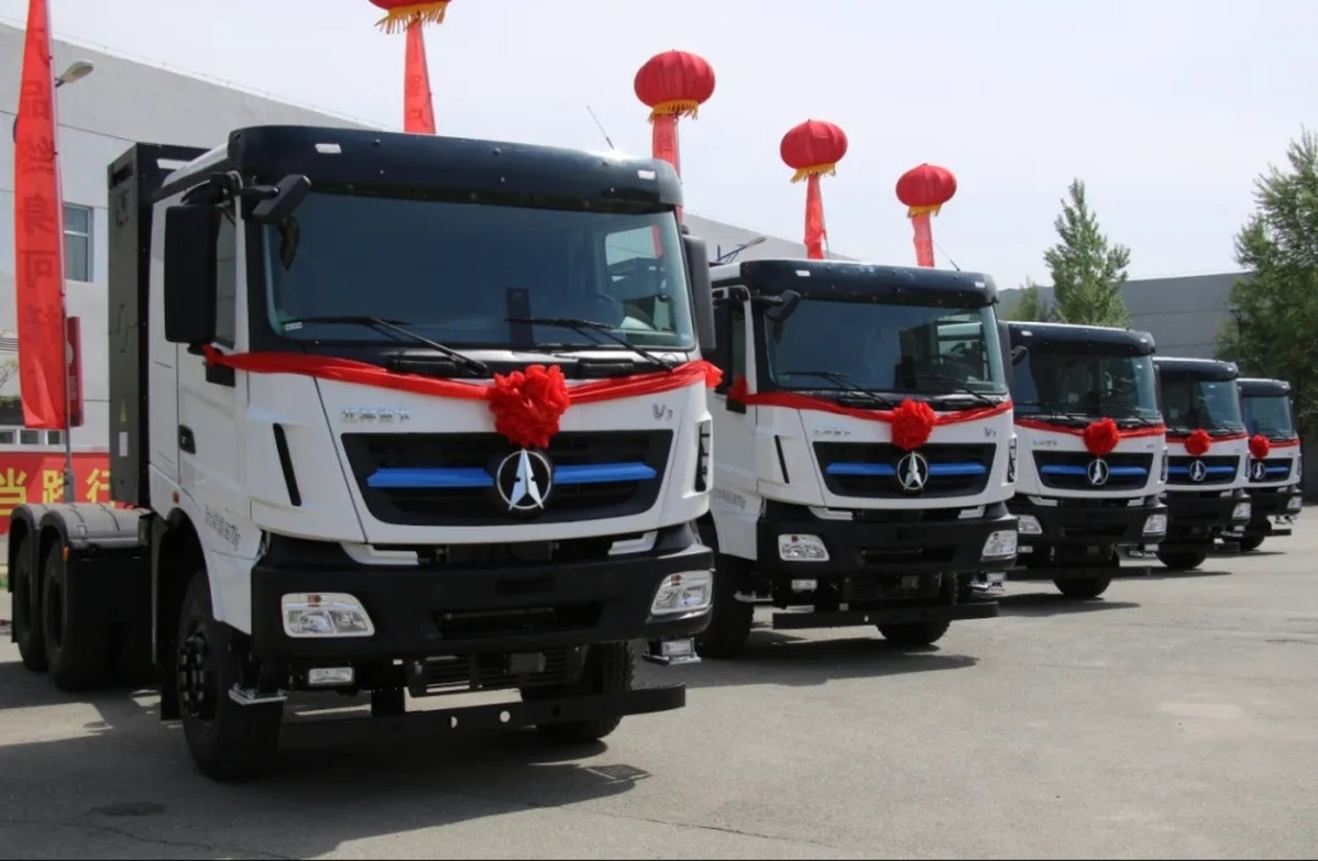 Left Hand Driving 4x2 Beiben Tractor Truck Perfect Heavy Construction Truck 6X4 Truck