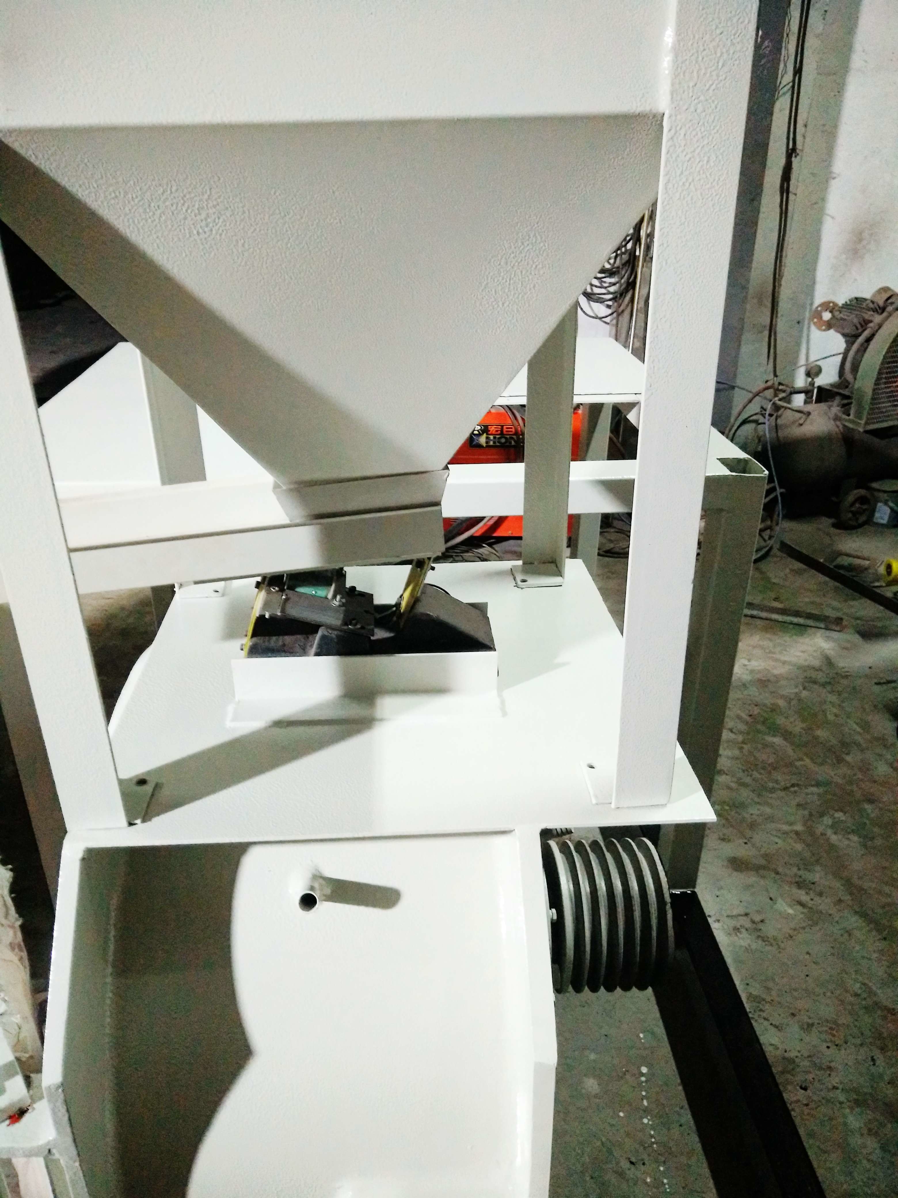 Abrasion Resistance Plastic Pulverizer Machine Automatic 60 Mesh Overload Protection