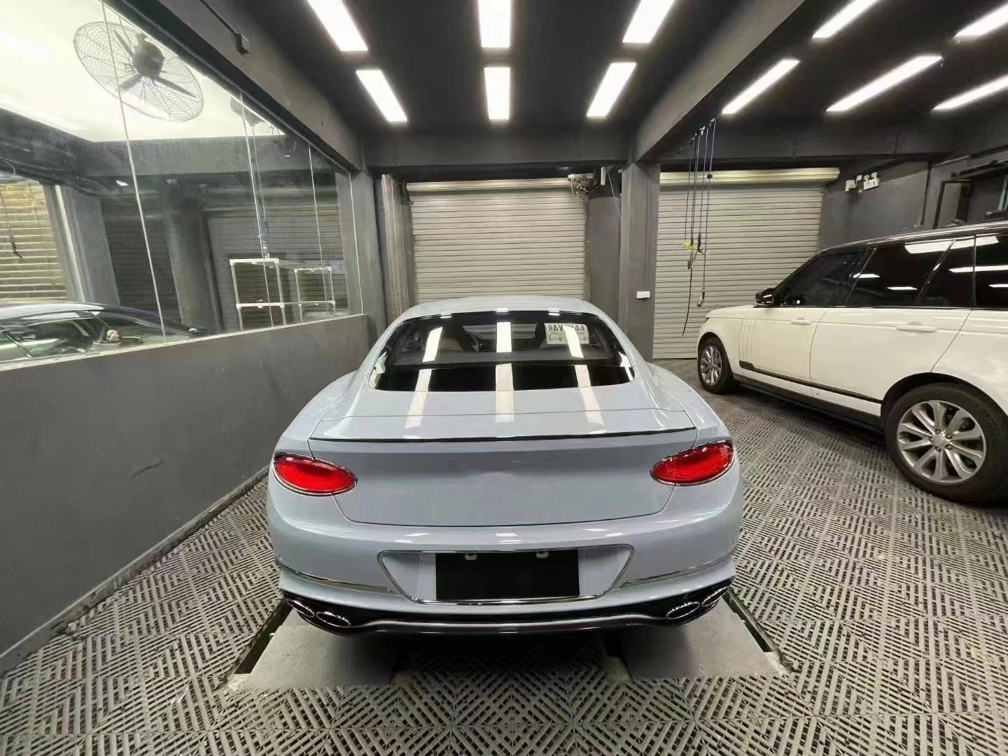 Sell Like Hot Cakes Continental GT Carbon Fiber Body Kit Continental GT Upgrade W12 Limited Edition Front Shovel Rear Diffuser