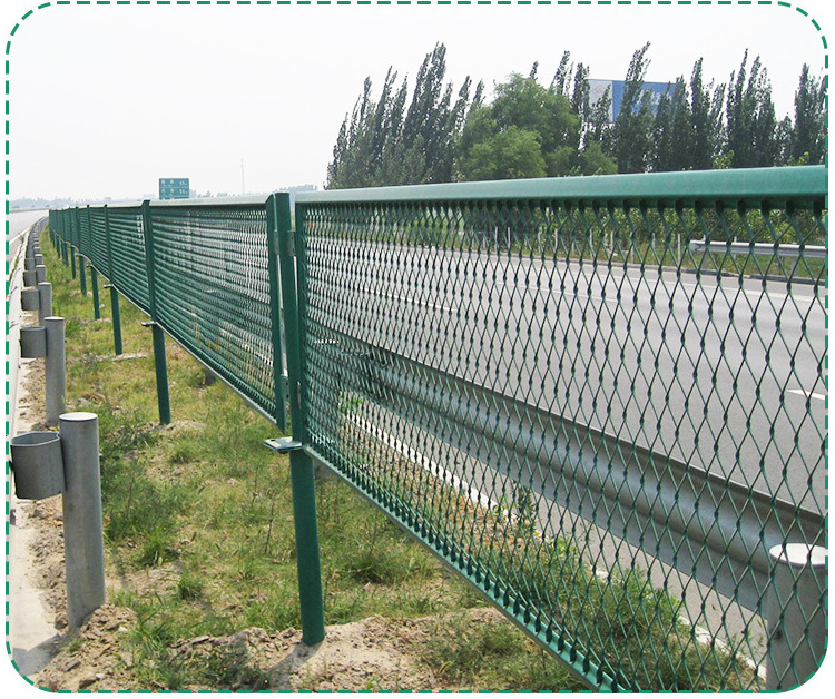Roadway Safety Galvanized Powder Coated Anti-Glare Barbed Wire Fence For Highways