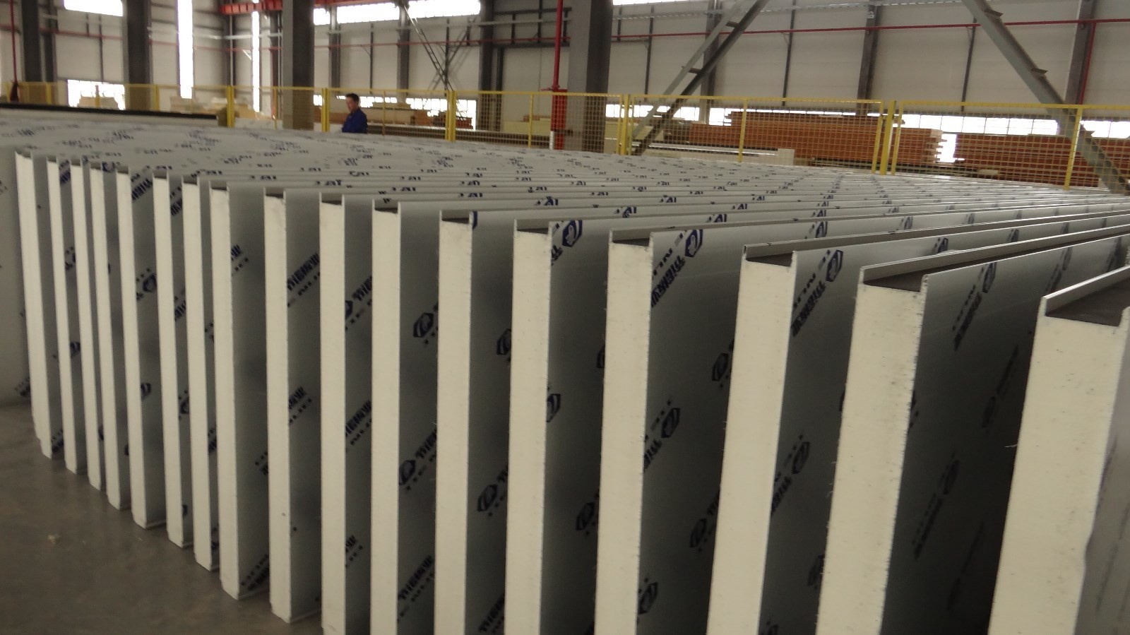 Outdoor Polyurethane Insulation Panel Fireproof Insulated Sandwich Roof Panels