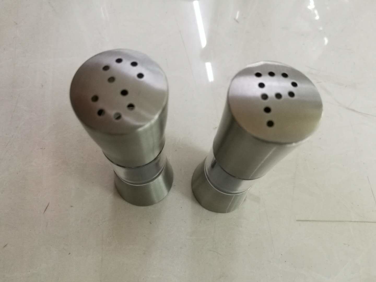 Stainless Steel Salt And Pepper Shaker And Mill , Commercial Buffet Supplies 2 Pieces Flavour Bottles Set With Handle