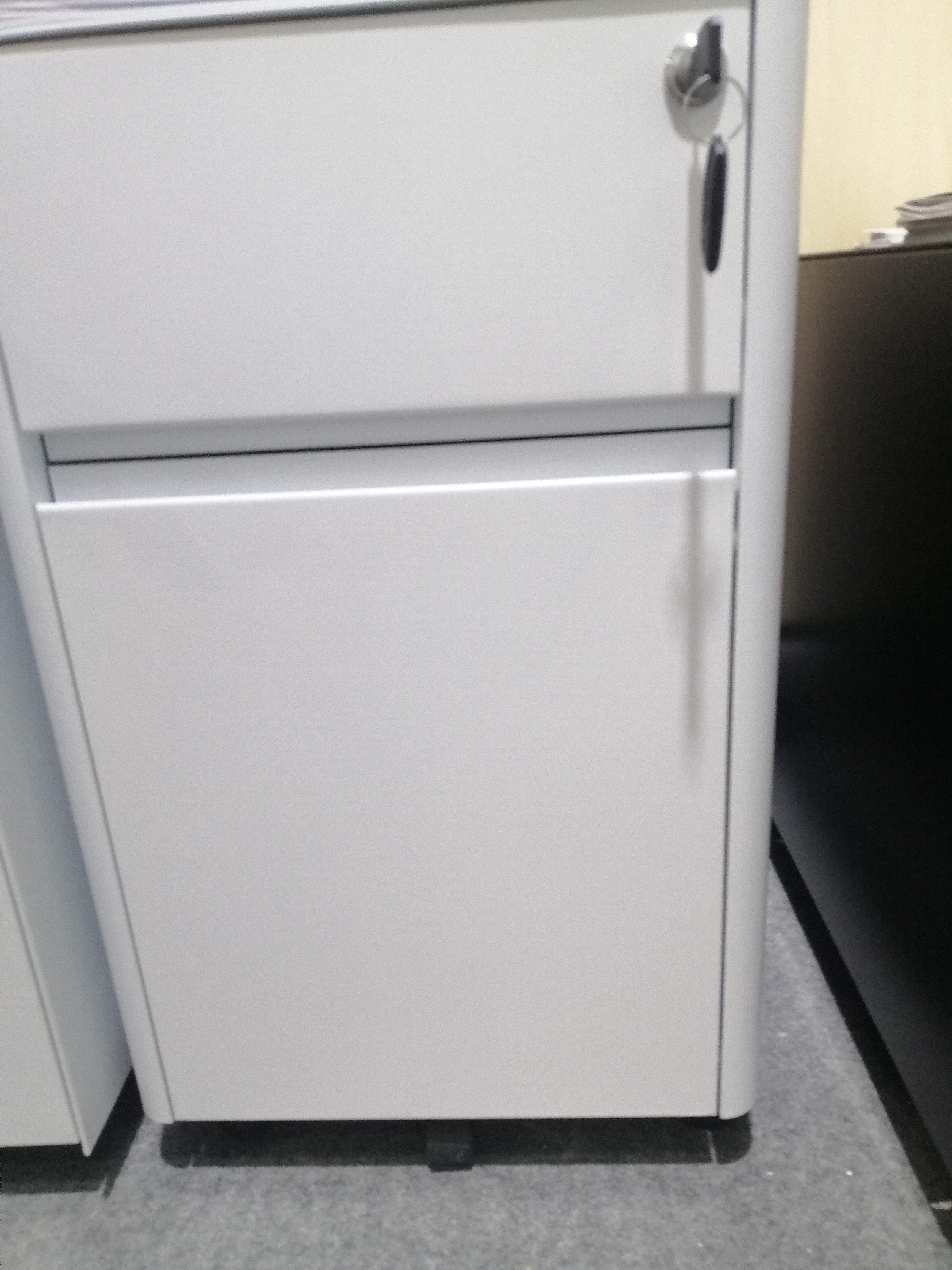 Uniquely Designed 3 Drawer Mobile Pedestal File Cabinet Small Round SPCC