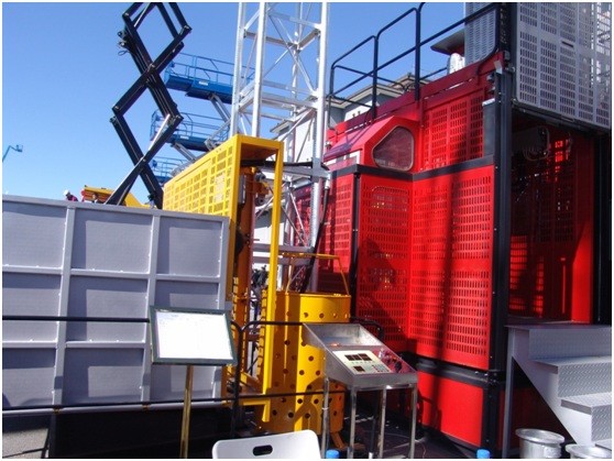 CE Double Cage 300m Material Hoist Construction For Warehouse