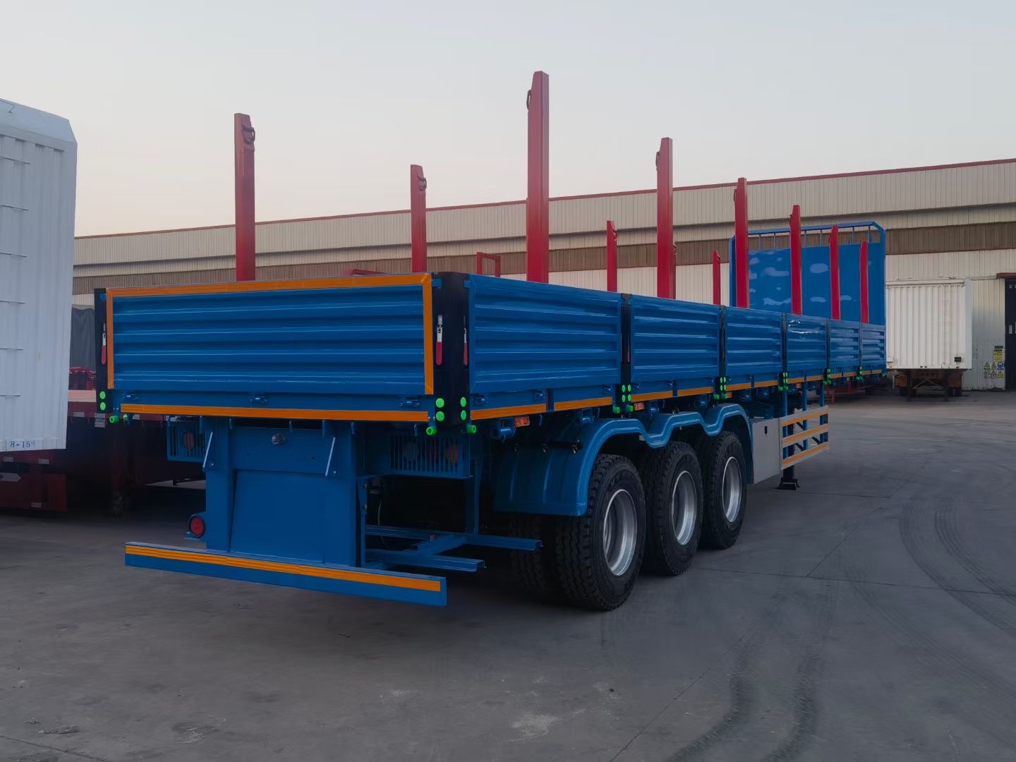 CIMC 40FT 3 Axle tare weight 8.5t 1300*2500mm heavy duty mechanical suspension 13pc leaf spring Wall Side Rollover semi trailer