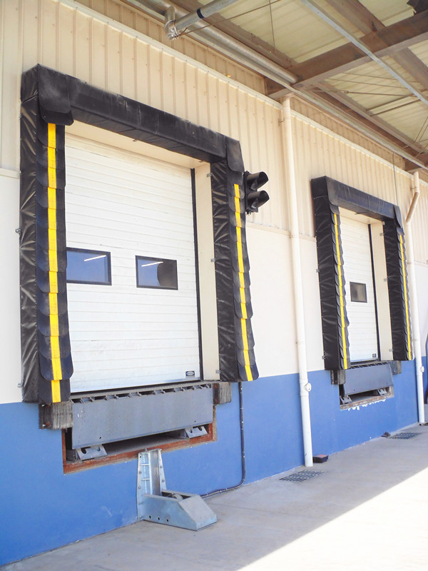 Warning Stripe Industrial Durable Loading Dock Seals , Double Weaved Fabric