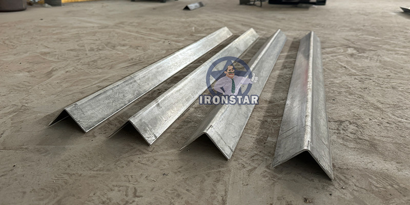 2.5mm 50*50mm tracking cutting angle bead roll forming machine in Cambodia