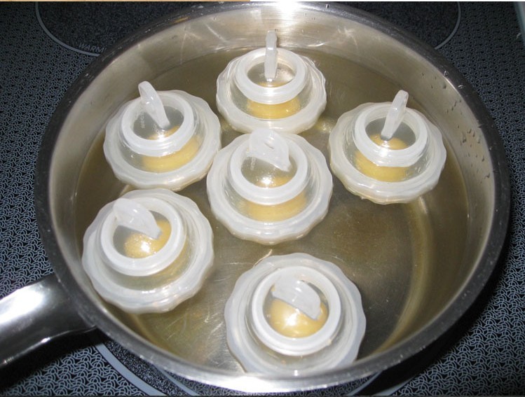 ECO Friendly PP Egg Yolk Separator Yellow 5 * 5cm Custom Size Weight