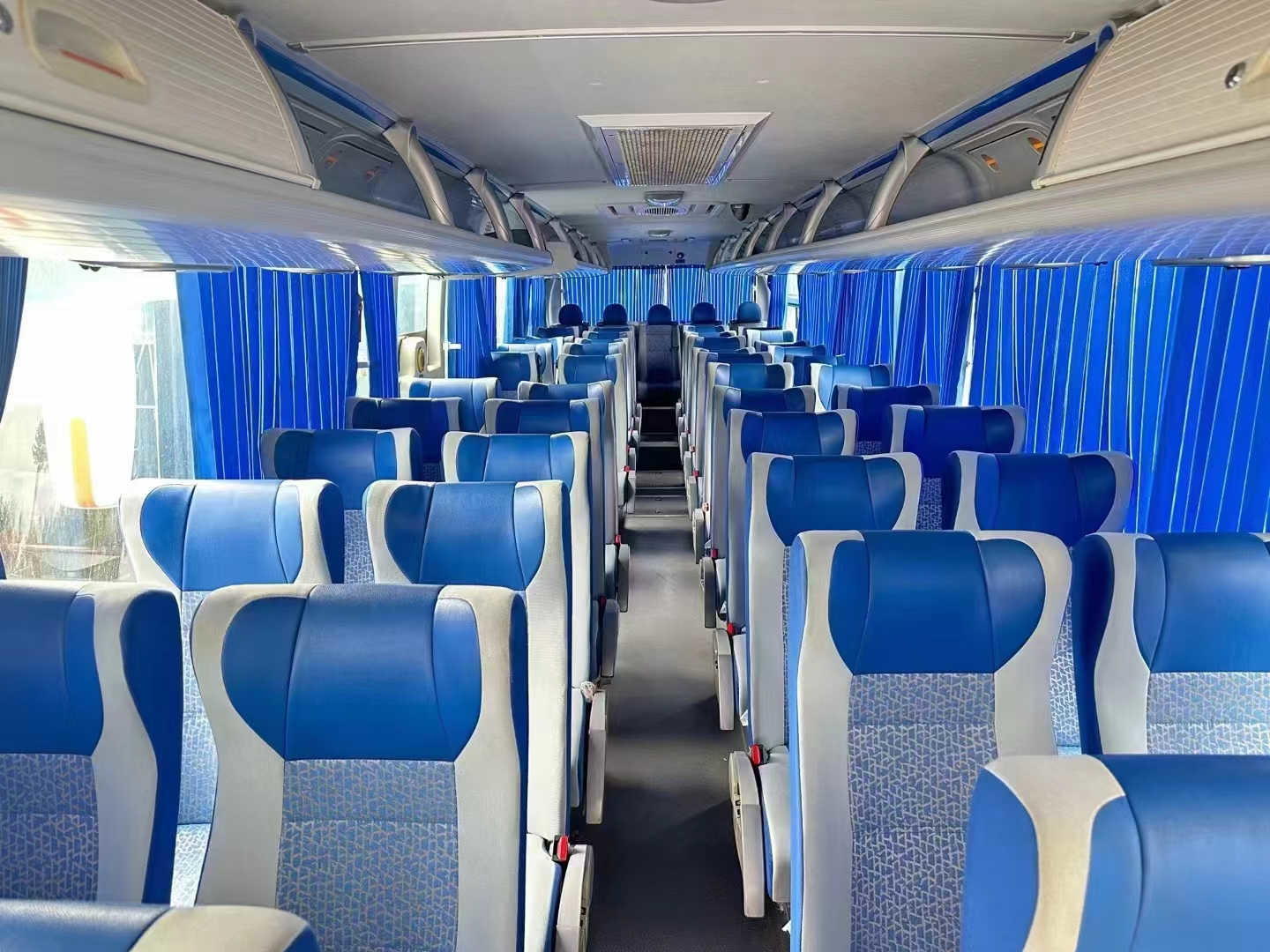 Used Luxury Bus White Color 50 Seats Leaf Spring 2018 Year Middle Door Rare Engine 2nd Hand Yutong Bus ZK6119