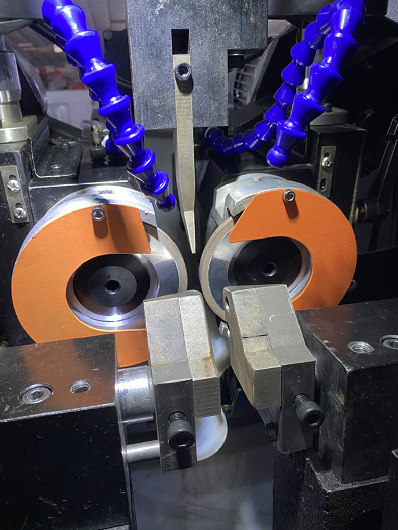 LDX-028A Saw Blade Diameter 400-1500MM Automatic Alloy Circular Saw Blade Grinding Machine Manufacturer
