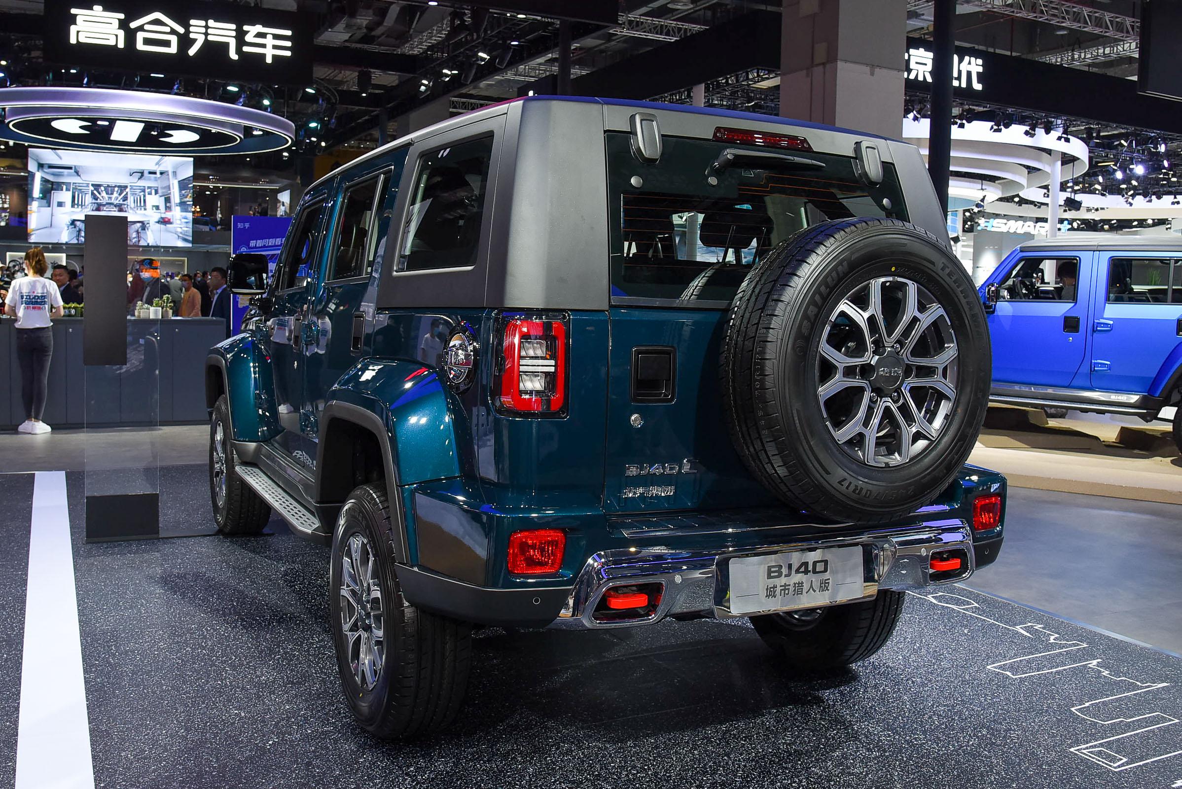 2024 BAIC BJ40 Plus Fuel Petrol Cars Off-road SUV 2.0T Auto Compact SUV 4x4 Vehicles with Front Disc Rear Disc Brake System