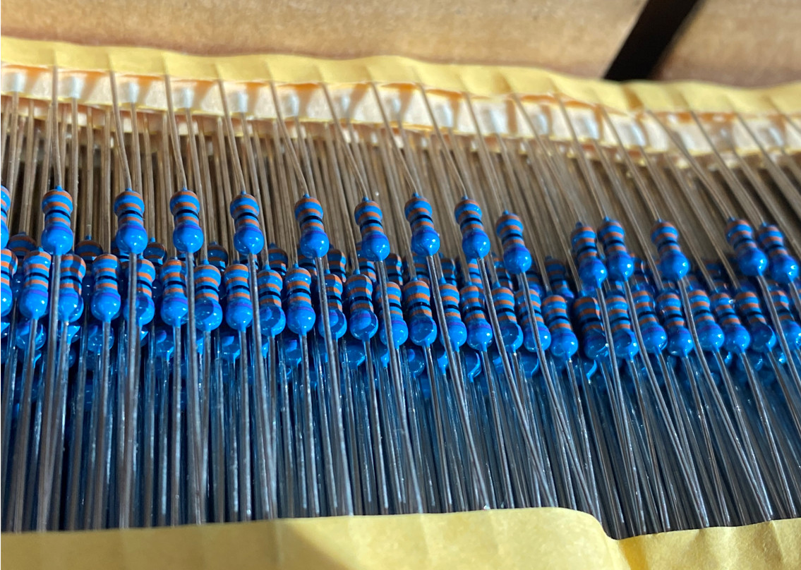 25PPM 330K 1/4W DIP Metal Film Fixed Resistor 1K 100R 0.1% 0.25W Electronic Resistor
