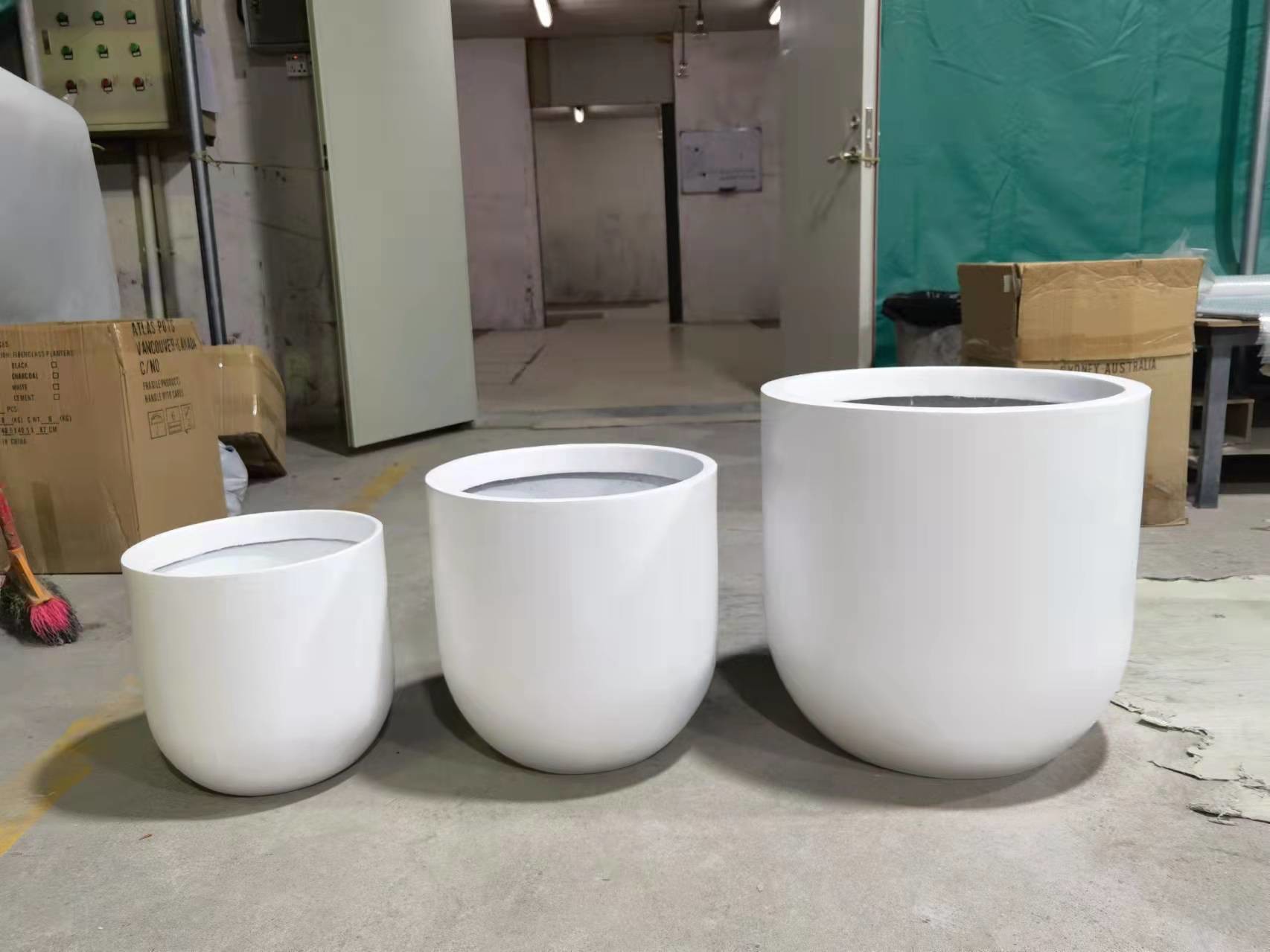 Colorful Glossy Small Garden Resin Fiberglass Flower Planters Wholesale