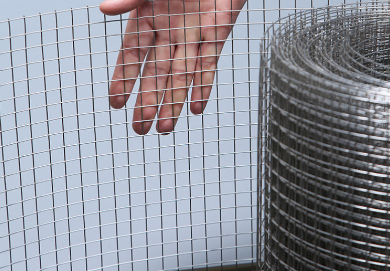 Silver Color Fence 2*2cm Galvanized Welded Wire Mesh Rolls Carbon Steel