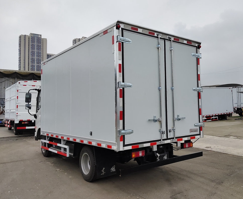 4000x2050x2000 mm Dongfeng Electric Van Cargo Truck with 80.6 kWh Battery Capacity