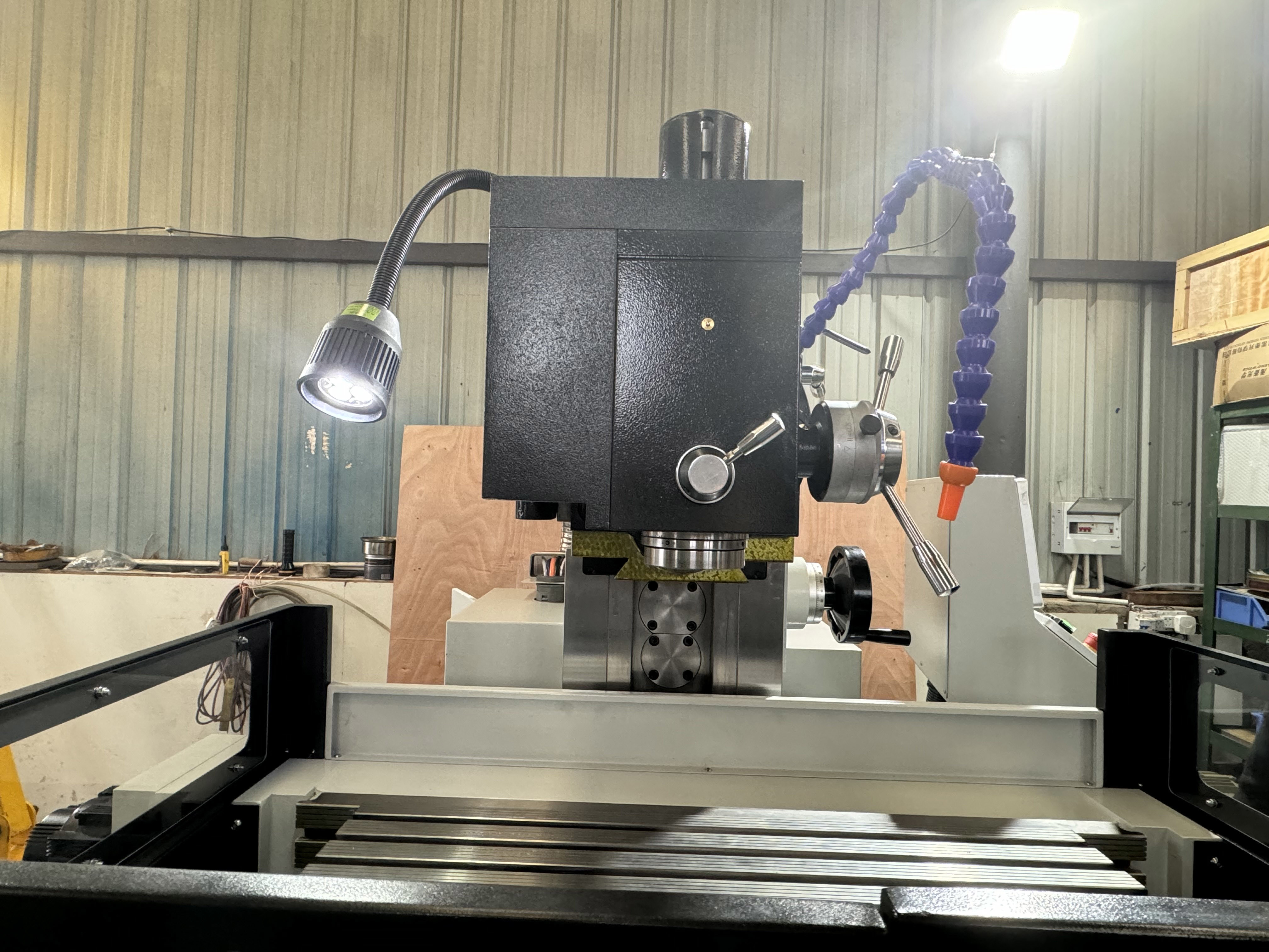 CNC Manual Universal Tool Milling Machine XKH8140A Lifting Table Universal CNC Milling Machine