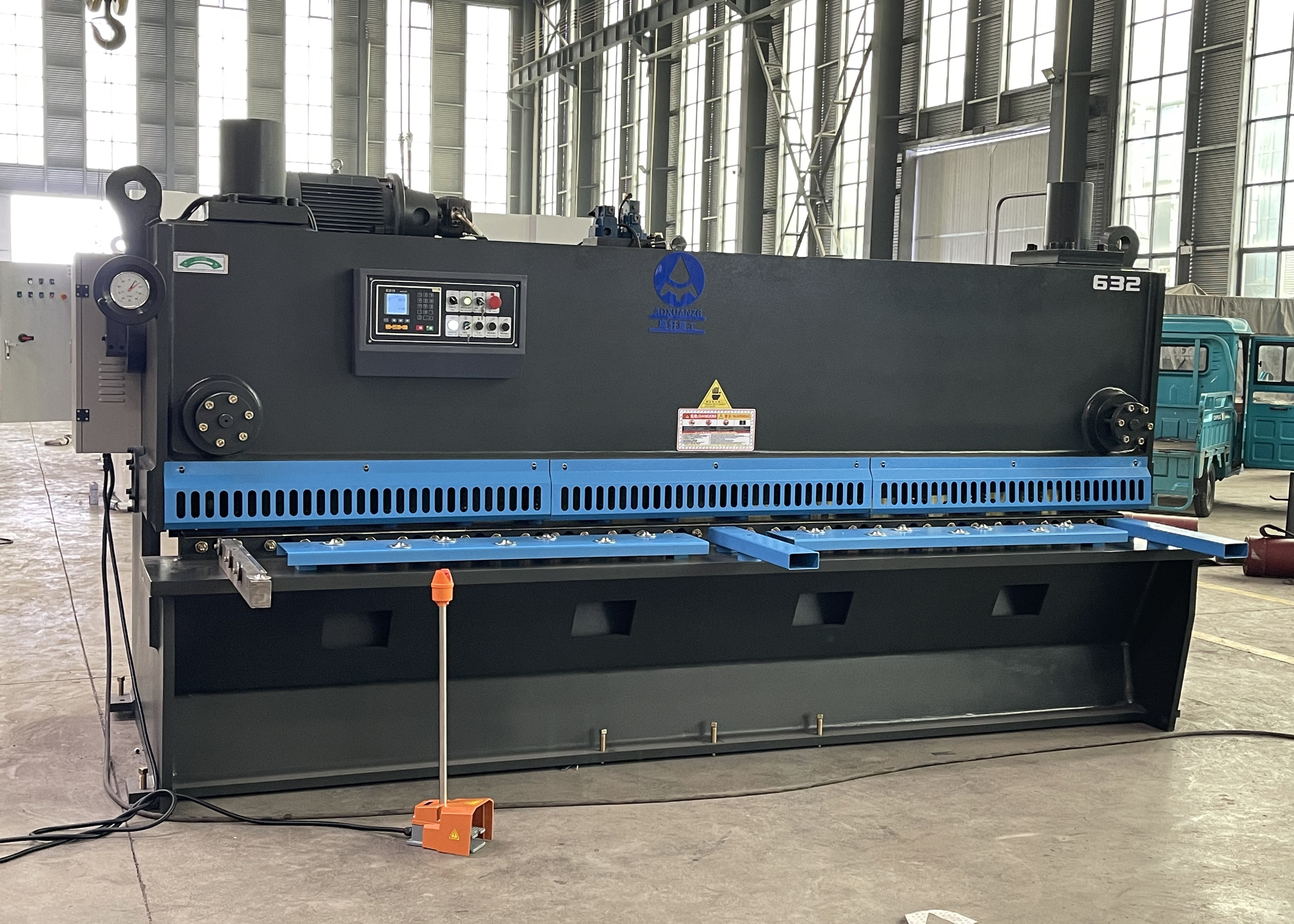 QC12K-16*3200 Professional Hydraulic Guillotine Shearing Machine with Automatic Blade Gap Adjustment