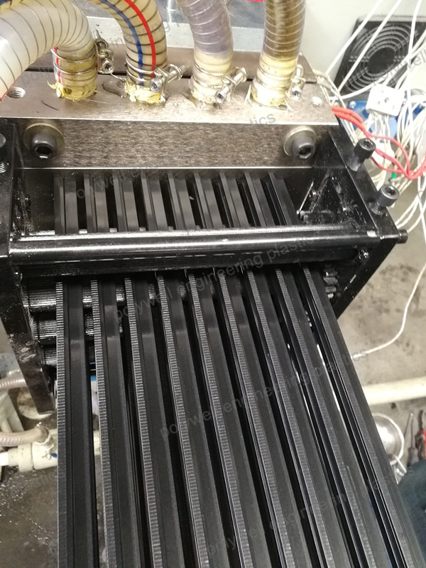 PA66GF25 Plastic Moulding Dies For Complex Steel Mold For Heat Insulation Strips Production Line