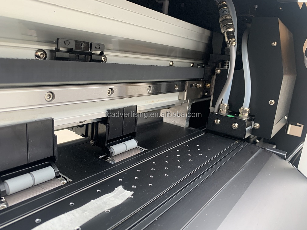 Digital UV Inkjet Vinyl Sticker Printers 1.3m With Hight Resolution 1440dpi