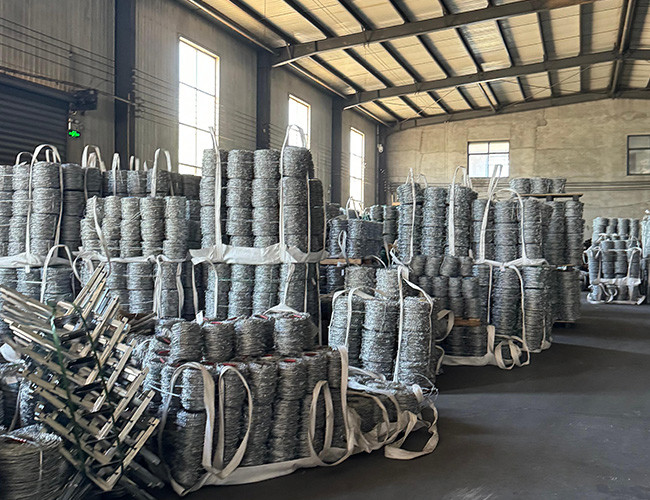 Rust Resistance Double Twisted PVC Coated /Galvanized Barbed Wire Coils