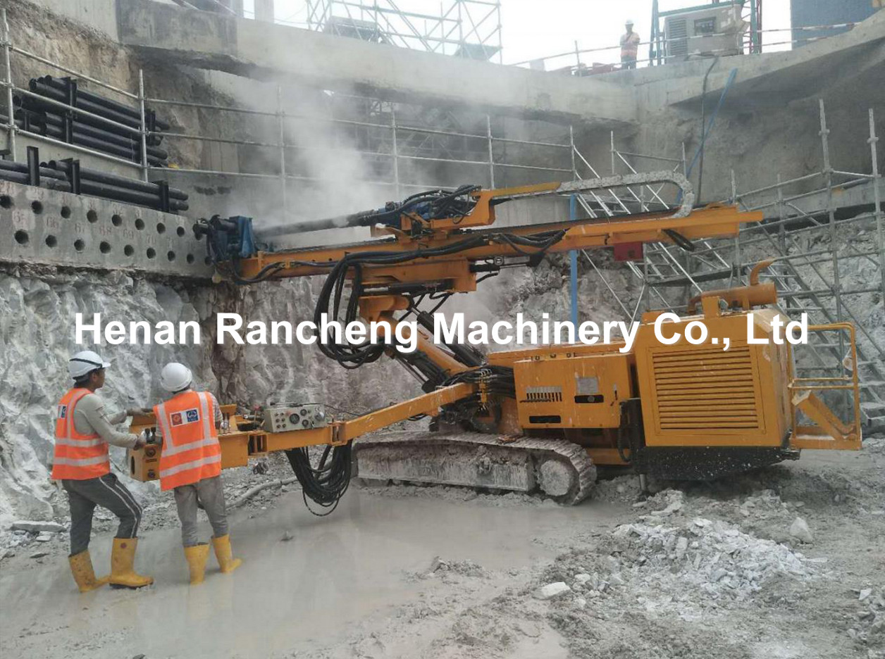 Hydraulic Crawler Engineering Drilling Rig 200m Borehole Depth 125KW Engine Power