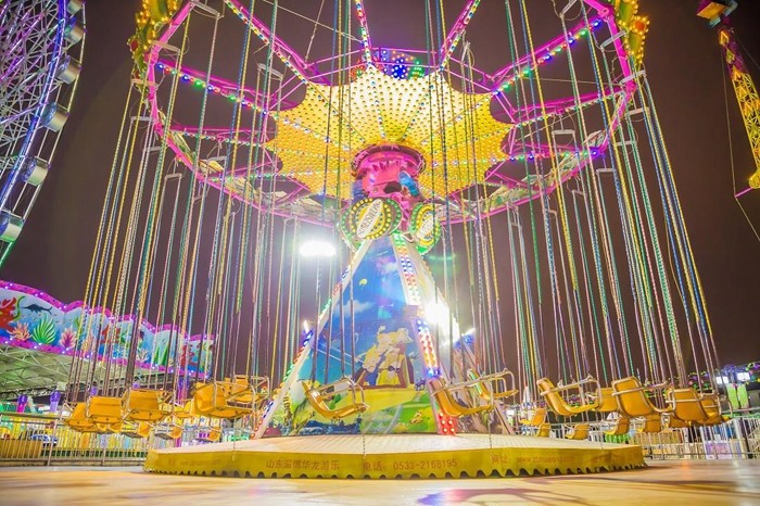 Carnival Park Swing Amusement Ride With FRP And Steel Structure Material
